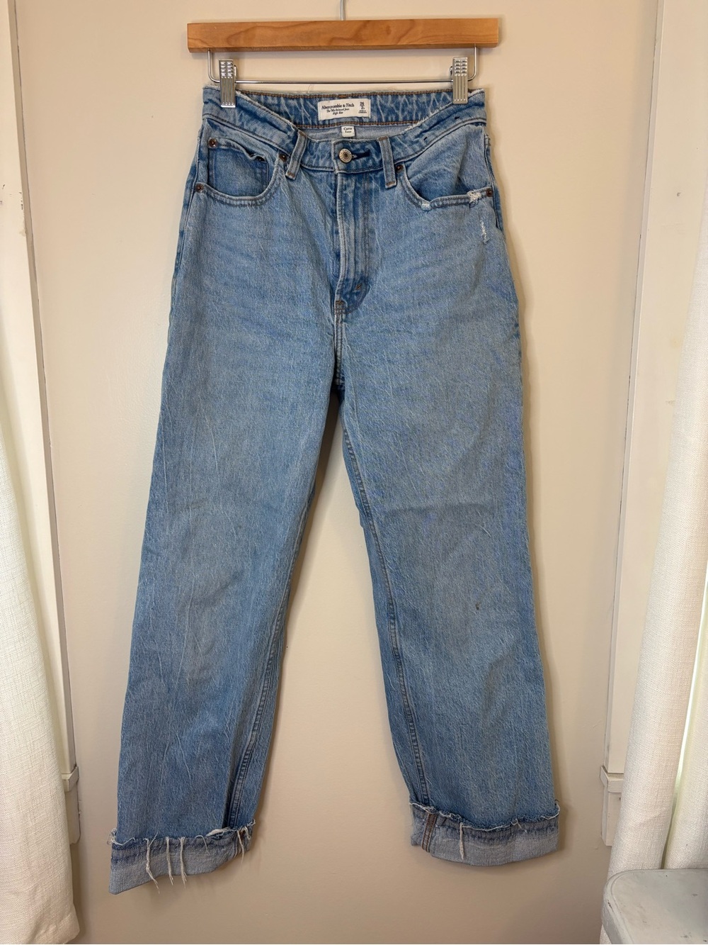 Abercrombie & Fitch Light Blue Women’s Relaxed 90’s Jeans